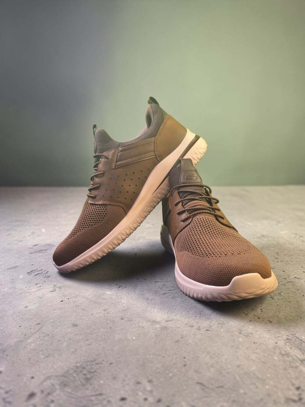 Skechers - Picture 10 of 13